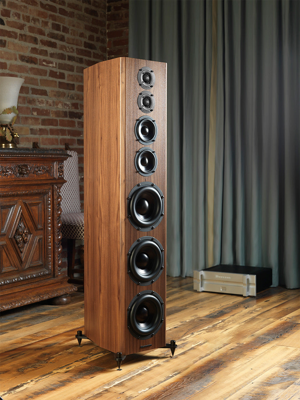 Model T Active Loudspeaker