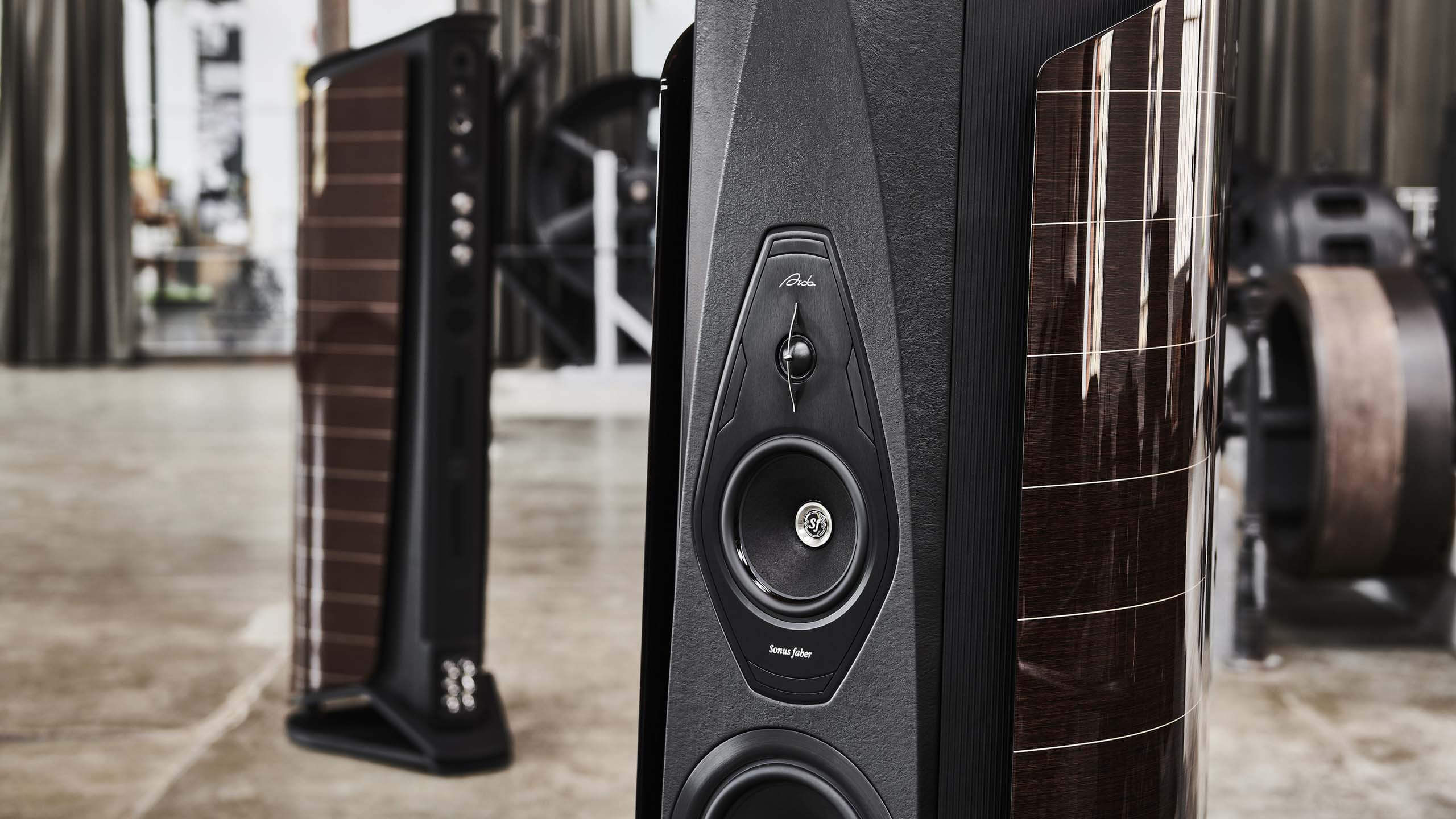 Aida floorstanding loudspeaker by Sonus faber in Wenge high gloss and Black leather finishes.