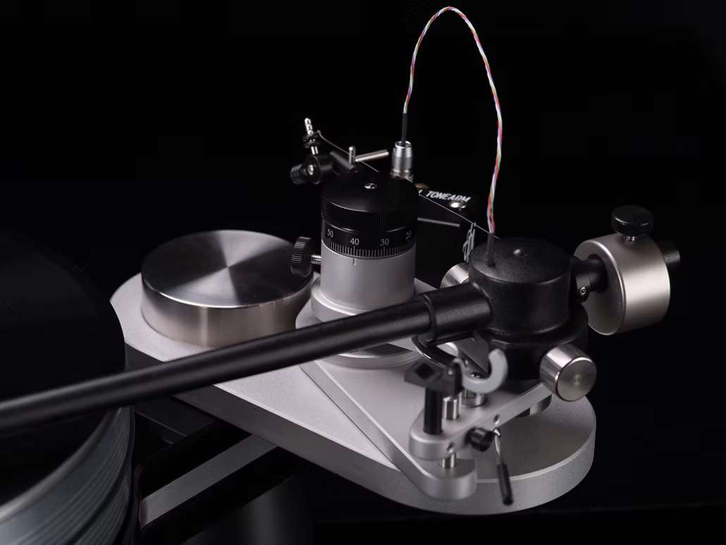 VPI Avenger Turntable