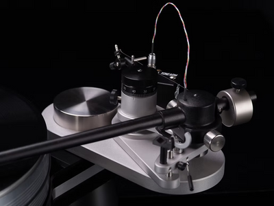 VPI Avenger Turntable