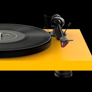 Pro-Ject - Debut Carbon EVO Turntable